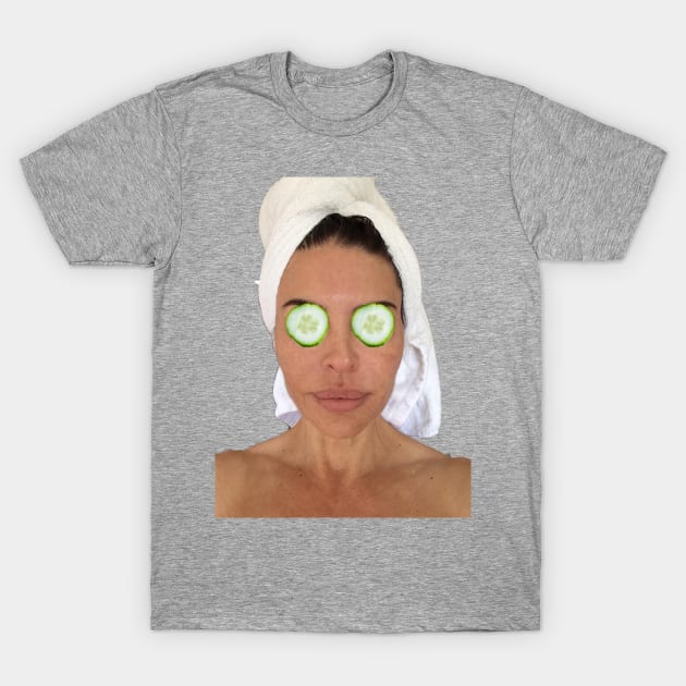 LISA RINNA cucumbers T-Shirt by ematzzz